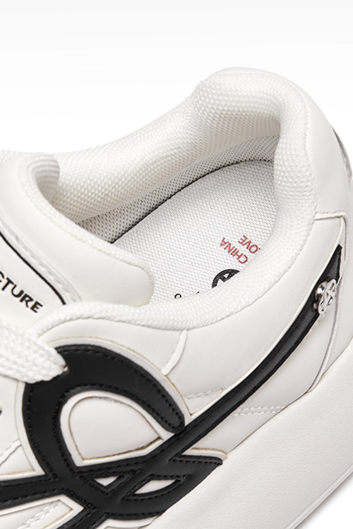 NYUE Loop White — construction detail close-up