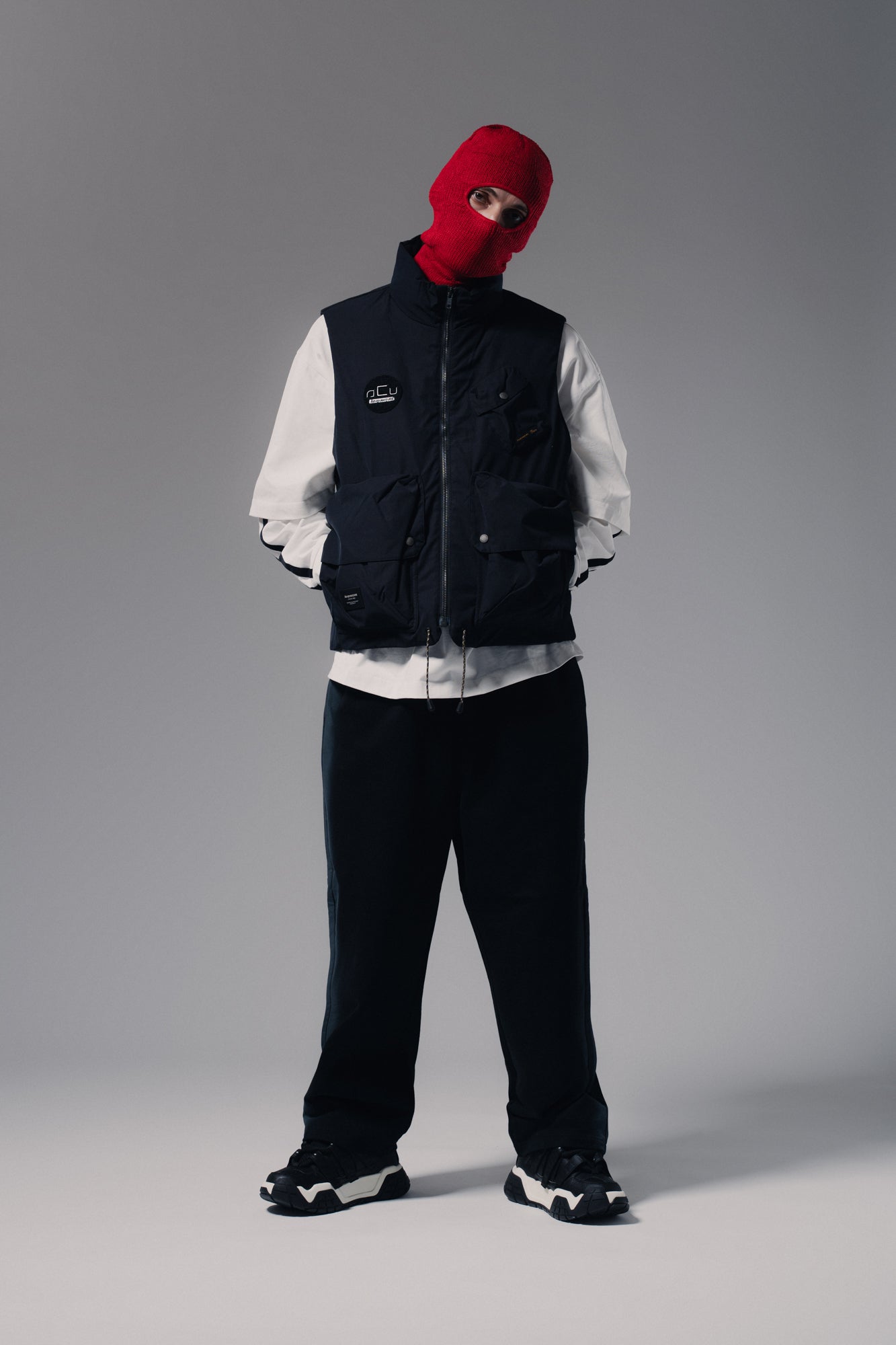 CARGO WINTER VEST BLACK Acupuncture