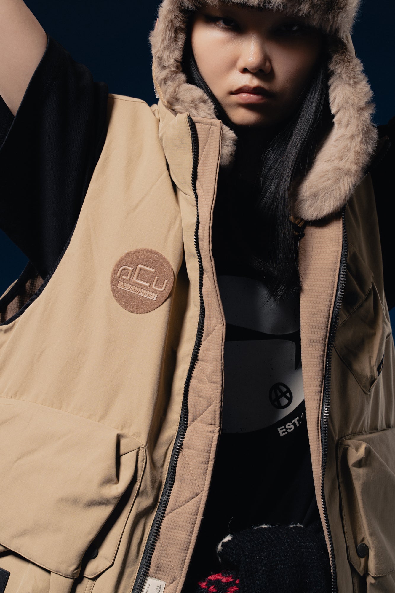 CARGO WINTER VEST KHAKI Acupuncture