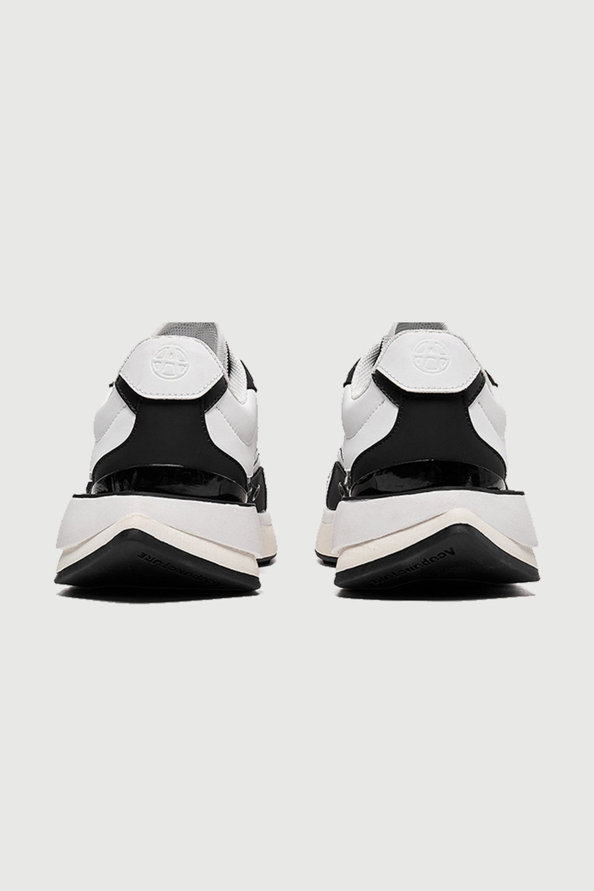 Delta Label Black/White Acupuncture