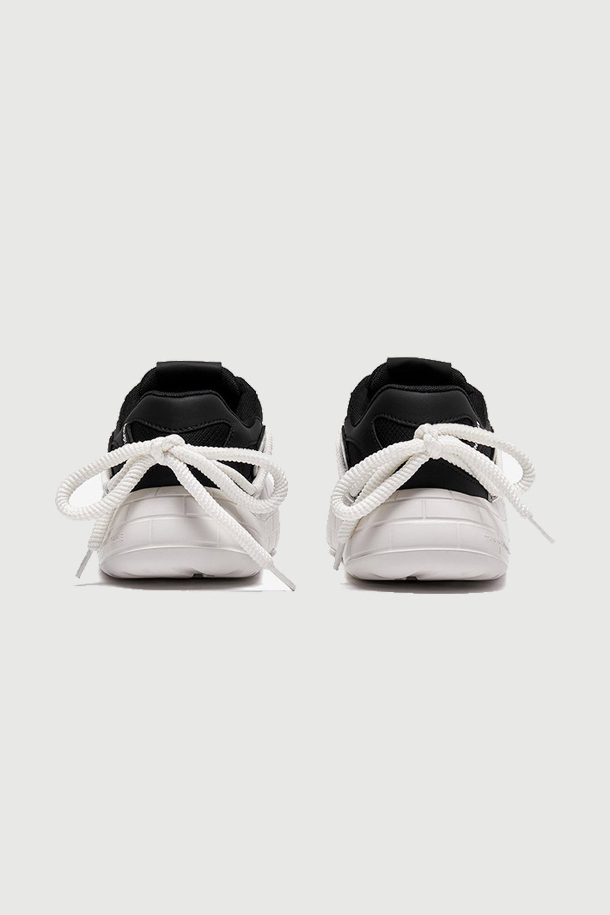 NYU Vulc Entwine Black Acupuncture