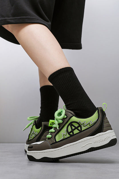 Curb Outline Dark Green — on-model