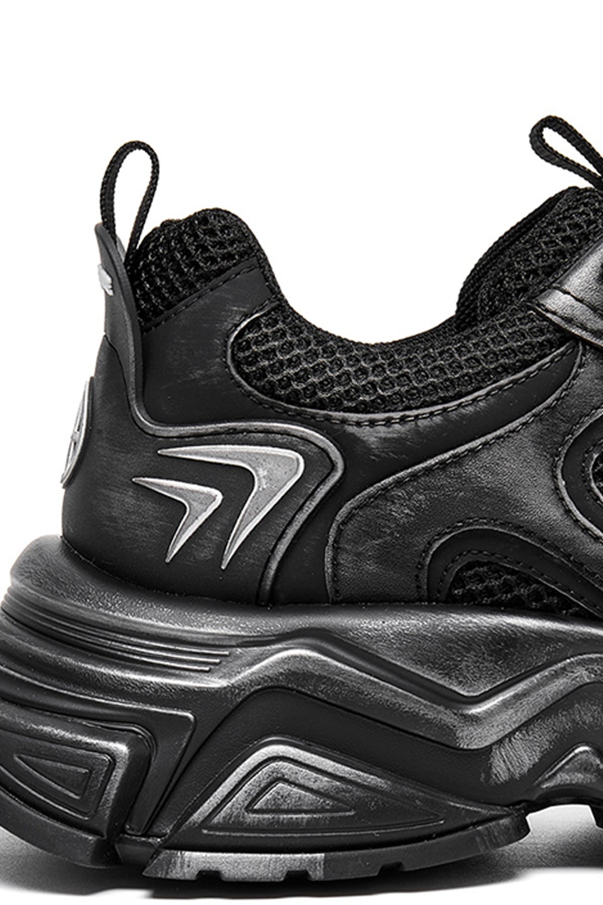 UGNG Contour Black — construction detail close-up