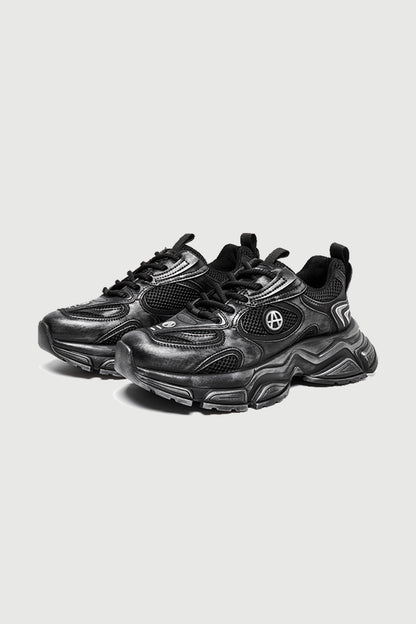 UGNG Contour Black — three-quarter product