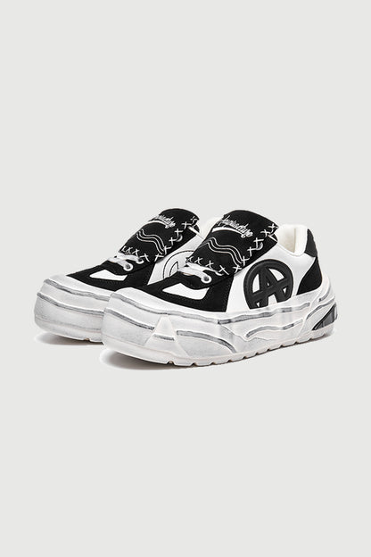 Distort Stitch Black/White — three-quarter product