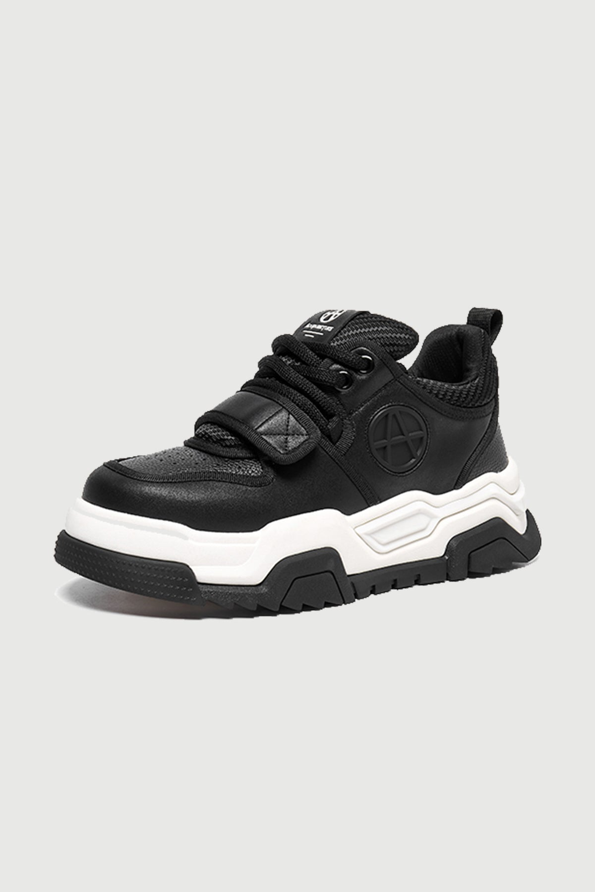 Distort Strap Black — three-quarter product