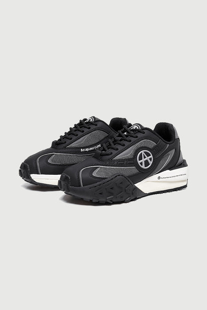 Delta Flow Black — three-quarter product