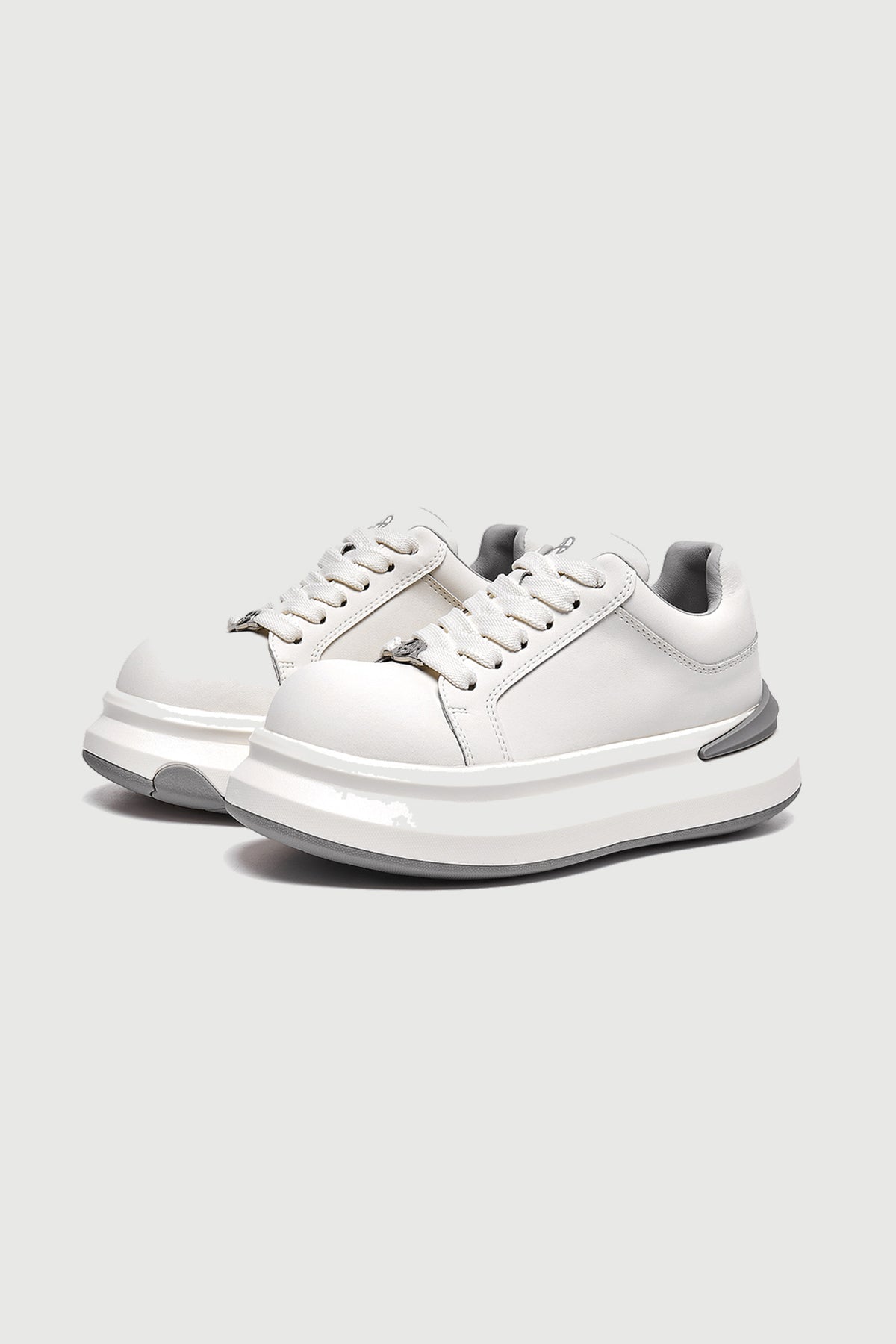 Bass Low White — three-quarter product