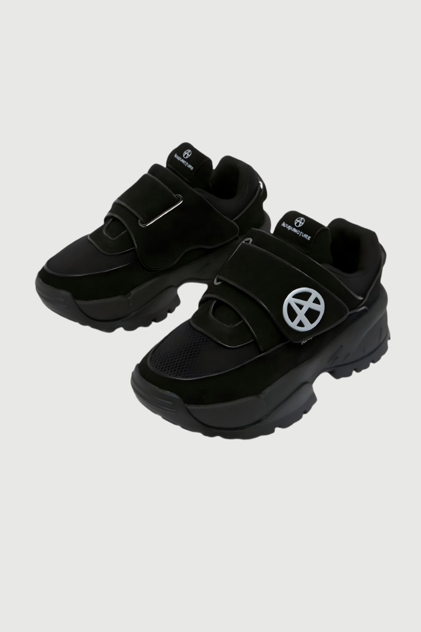 BEEFER SUEDE TRIPLE BLACK Acupuncture
