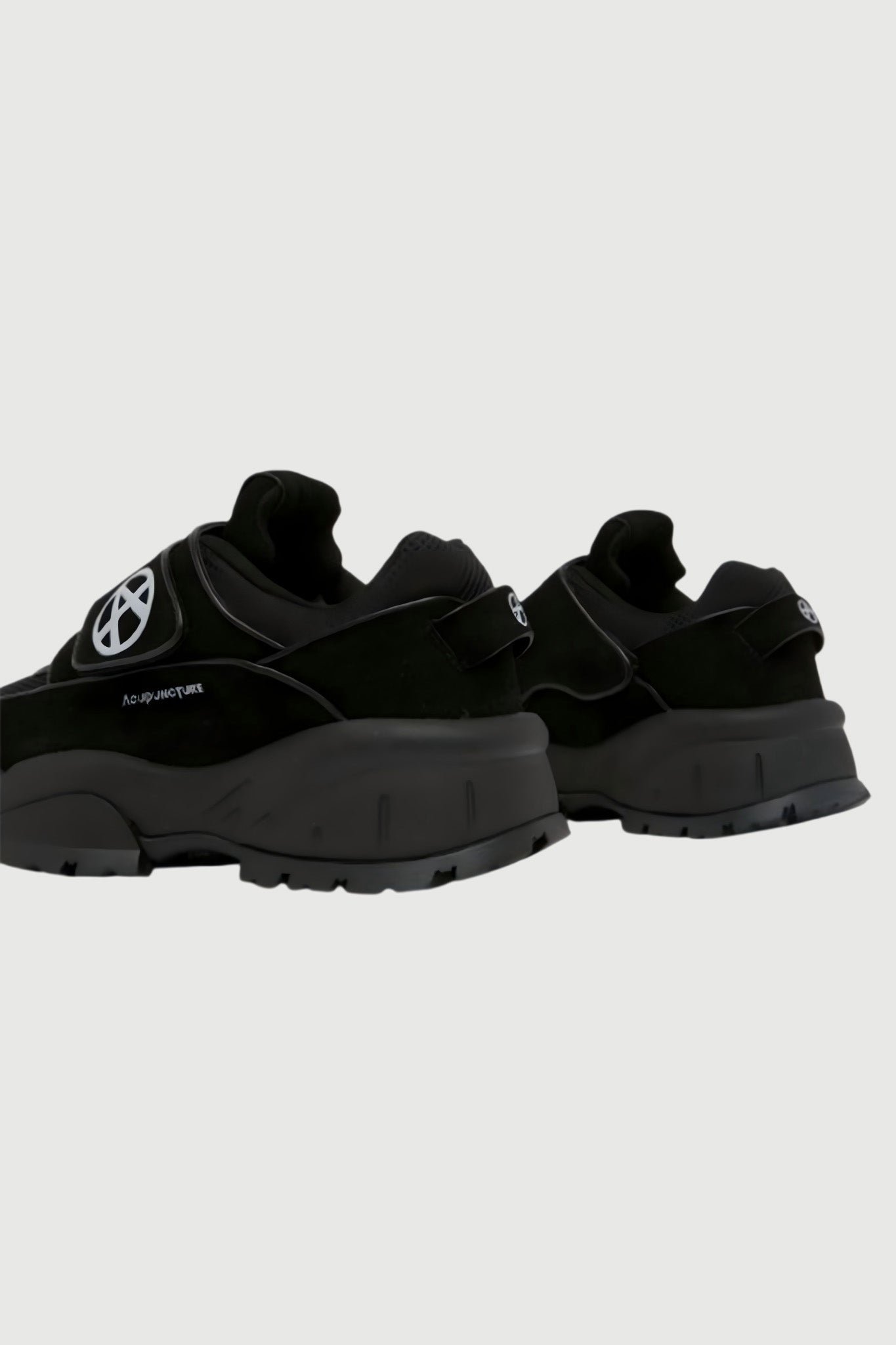 BEEFER SUEDE TRIPLE BLACK Acupuncture
