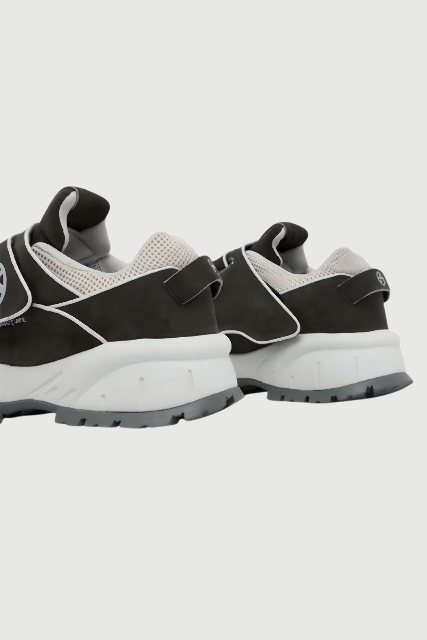 BEEFER SUEDE TWO - TONED GREY Acupuncture