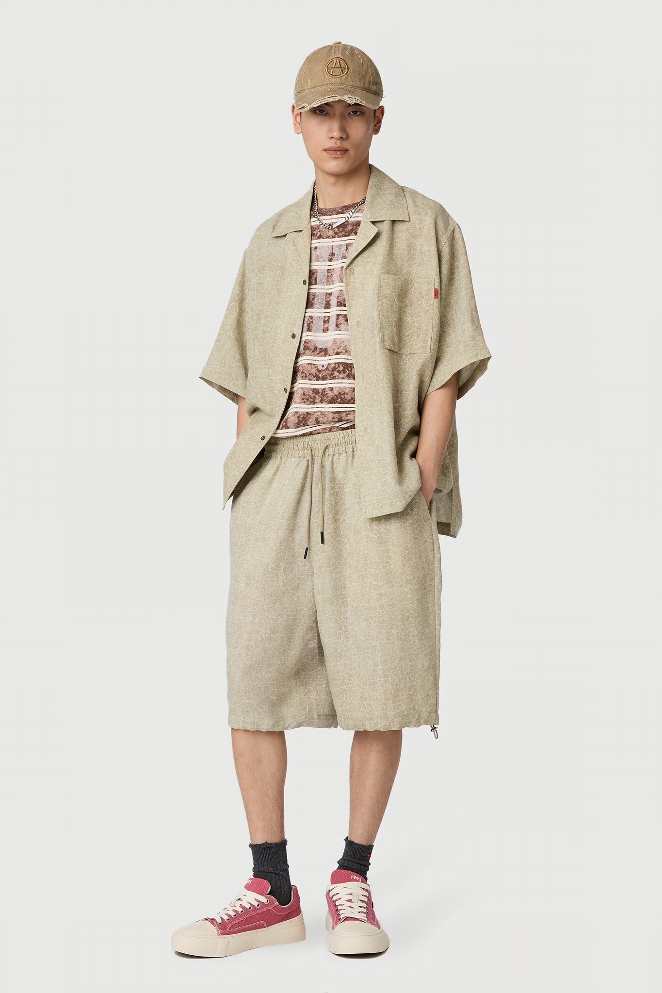 CRACKED SHORTS MARBLE SAND Acupuncture