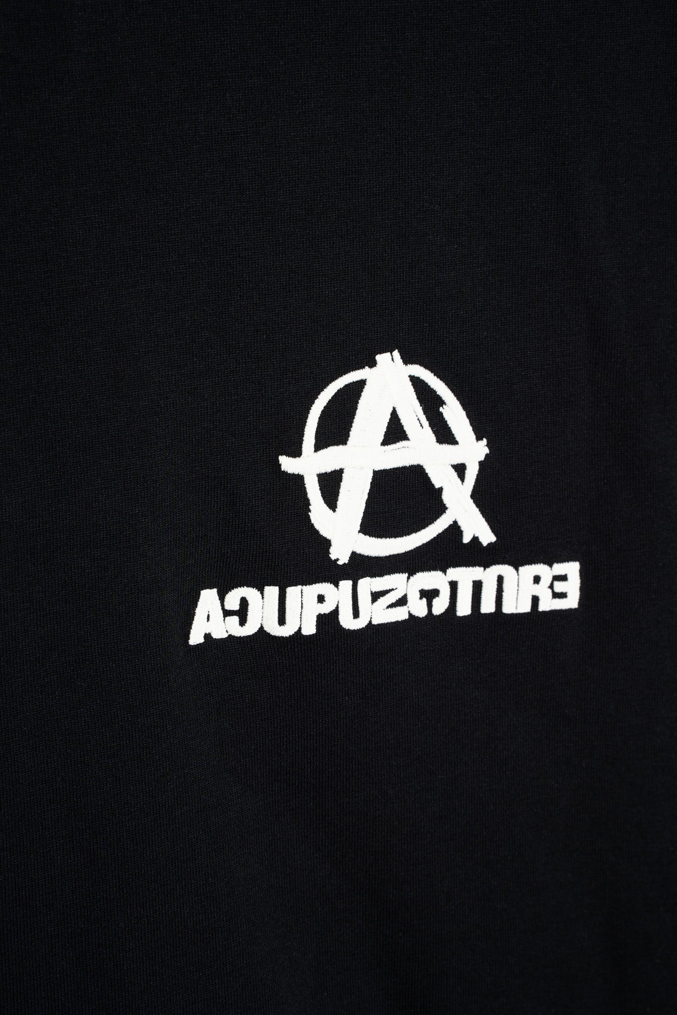 STAGGERING T - SHIRT BLACK Acupuncture