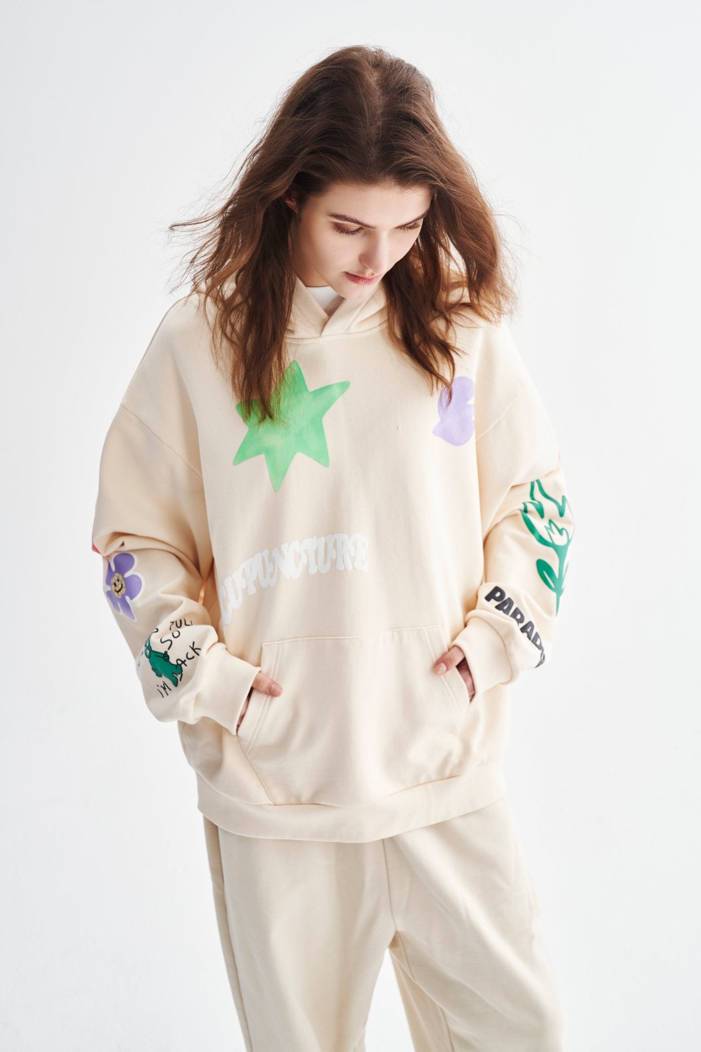 GRAFFITI HOODIE CREAM Acupuncture