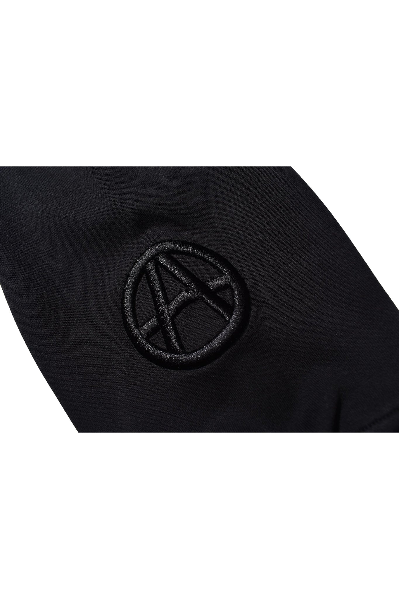 PUNISH CREWNECK BLACK Acupuncture