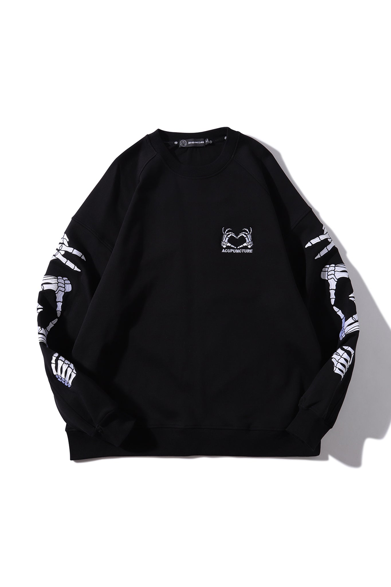 SKULL HEART CREWNECK BLACK Acupuncture