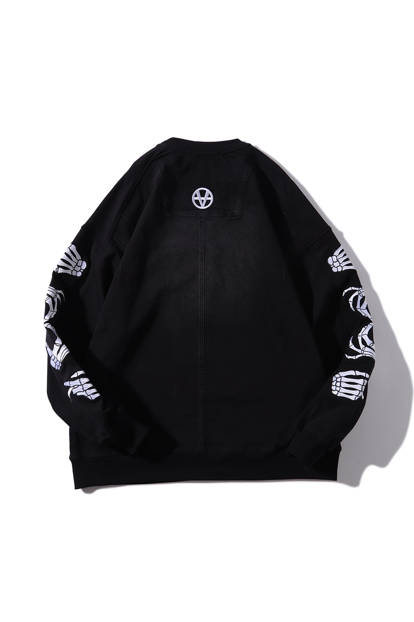 SKULL HEART CREWNECK BLACK Acupuncture