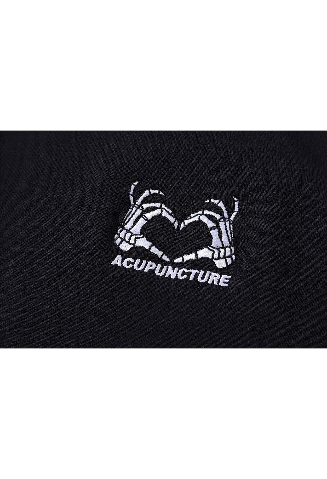 SKULL HEART CREWNECK BLACK Acupuncture